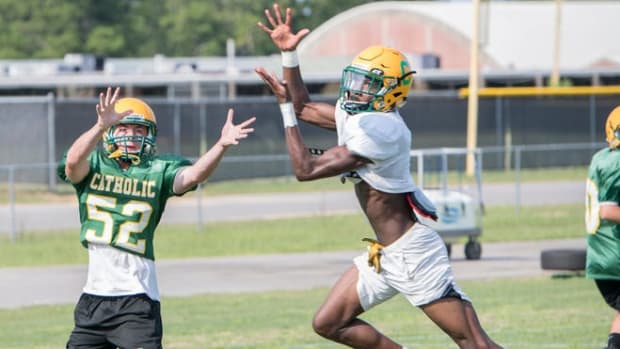 ce2a64db-9b47-42af-a604-31faa57e4736-Catholic_football-010